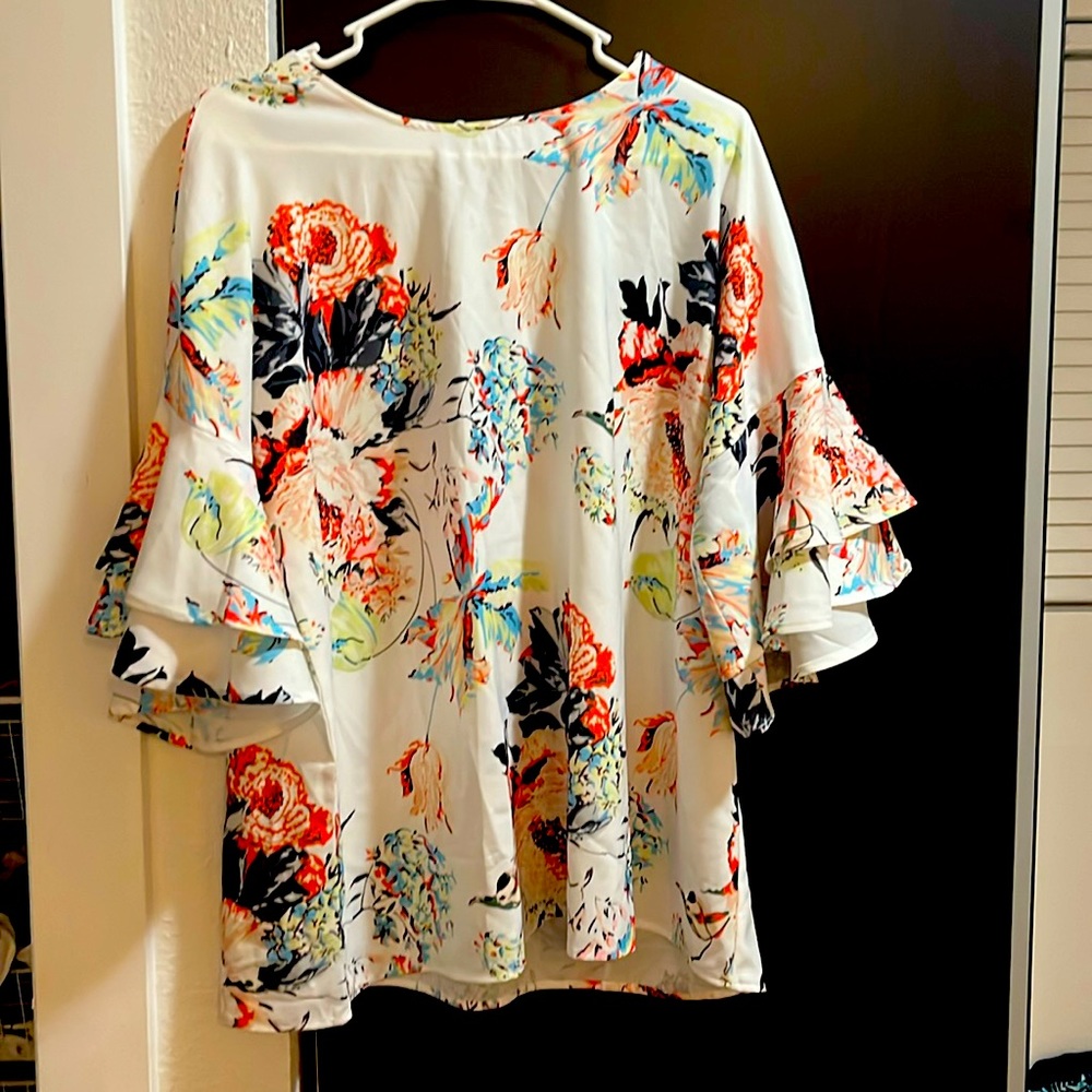 Women’s 2XL blouse